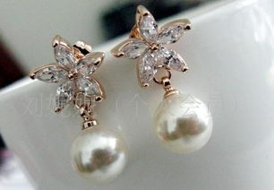 精致简约，优雅百搭 A10420 18K金水晶花耳钉全解析