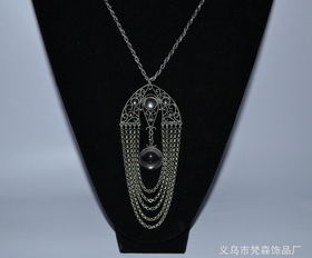 欧美风尚新宠 解密黑猫眼毛衣链的三年爆火之旅